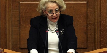 Κάνει πίσω η Θάνου για τα όρια συνταξιοδότησης των δικαστών