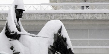 Έκτακτο δελτίο ΕΜΥ: Αγριεύει ο καιρός με βροχές, χιόνια και κρύο