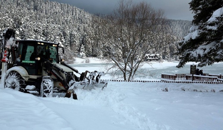 Χάθηκε μέσα στο χιόνι ο ανατολικός Πόντος: Αποκλεισμένα 1.474 χωριά και οικισμοί
