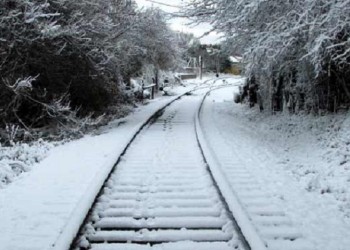 Απεγκλωβίστηκαν οι 300 επιβάτες τρένου του ΟΣΕ στον Δομοκό