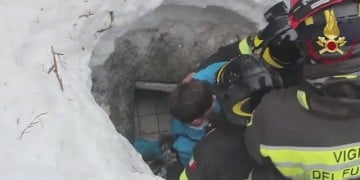 Οκτώ άνθρωποι βγήκαν ζωντανοί από τη χιονοστιβάδα στην Ιταλία