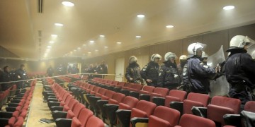 Εικόνες ντροπής στη δίκη της Χρυσής Αυγής
