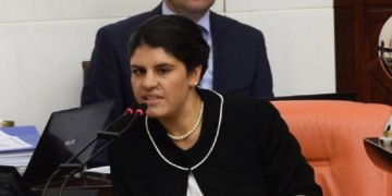 Εκδόθηκε ένταλμα σύλληψης της Ντιλέκ Οτζαλάν