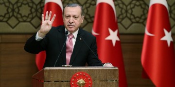 Αυστρία: Απαγορεύονται ο χαιρετισμός των Γκρίζων Λύκων και ο αγαπημένος χαιρετισμός του Ερντογάν