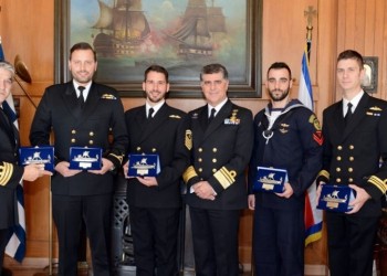 Βράβευση πληρώματος ελικοπτέρου του ΠΝ για τη διάσωση πληρώματος φορτηγού πλοίου