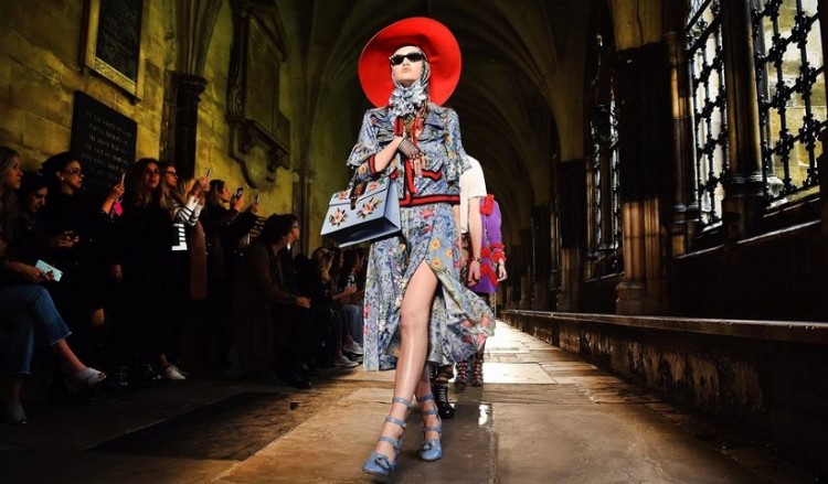 Ο οίκος Gucci θέλει να κάνει επίδειξη μόδας στην Ακρόπολη!