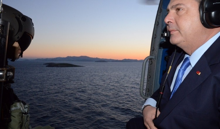 Τουρκικά F-16 έκαναν επίδειξη δύναμης στον Καμμένο, στα Ίμια