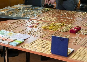 Θησαυρό έκρυβε μία και μόνο θυρίδα της μαφίας των Ρομά (φωτο, βίντεο)