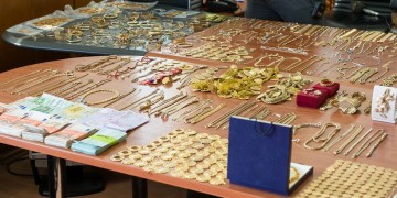 Θησαυρό έκρυβε μία και μόνο θυρίδα της μαφίας των Ρομά (φωτο, βίντεο)