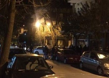 Στην Κοζάνη 40χρονος στρατιωτικός πυροβολούσε από το μπαλκόνι του (βίντεο)