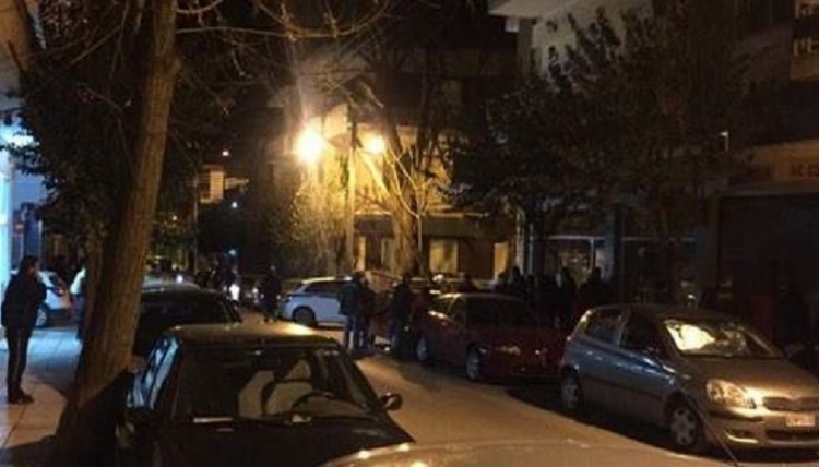 Στην Κοζάνη 40χρονος στρατιωτικός πυροβολούσε από το μπαλκόνι του (βίντεο)