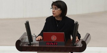 Οι τουρκικές αρχές συνέλαβαν και τη Λεϊλά Ζάνα