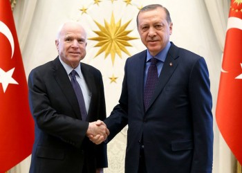 Κάτι... ψήνεται – Ο Μακέιν, πριν από τον Ερντογάν, είδε τους Κούρδους στο Κάμισλο