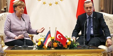 Η προσφυγική κρίση δυσχεραίνει τις συμφωνίες με την Τουρκία