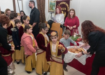 Κοσμοσυρροή στην κοπή βασιλόπιτας της «Μίεζας» Κοπανού (φωτο, βίντεο)