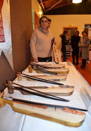 Σεμινάρια κατασκευής ποντιακής λύρας στην Τραπεζούντα