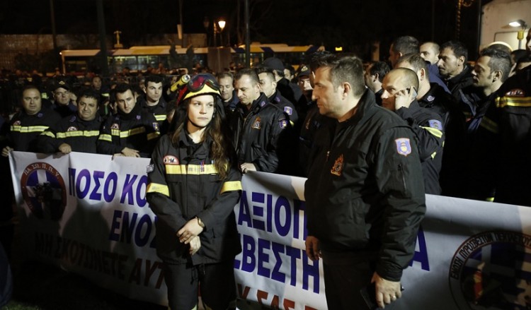 Νομοθετική ρύθμιση για τη μονιμοποίηση των πυροσβεστών πενταετούς θητείας