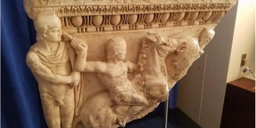 США вернули Греции украденный древний мраморный саркофаг