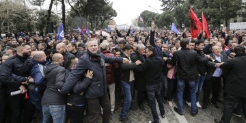 Δεύτερη μέρα διαδηλώσεων της αντιπολίτευσης στα Τίρανα