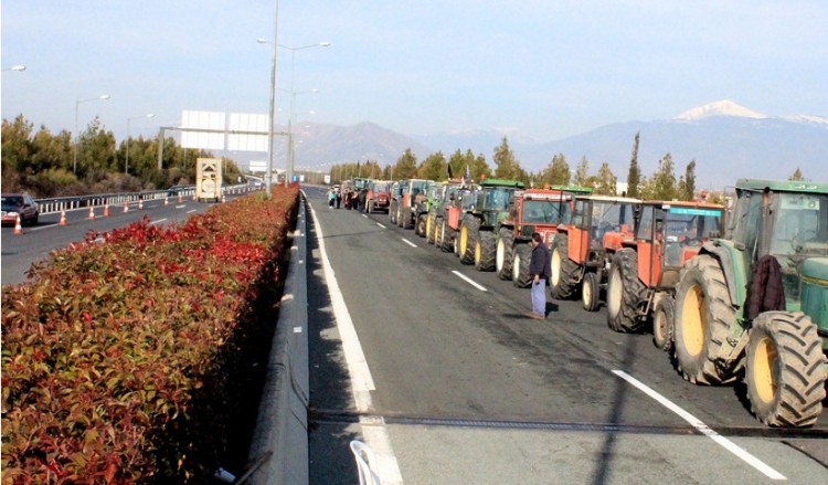 Συνάντηση με Δραγασάκη και με συναρμόδια υπουργεία ζητούν οι αγρότες
