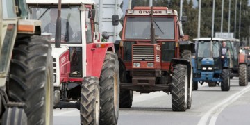 Μπλόκο για 24 ώρες στο «Μακεδονία» από τους αγρότες
