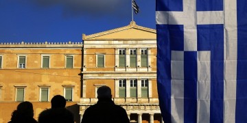 Εκλογές και Grexit βλέπει ο Economist