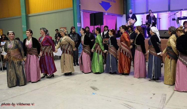 Μέχρι πρωίας γλέντησαν στον ετήσιο χορό της Ένωσης Ποντίων Περιστερίου (φωτο, βίντεο)