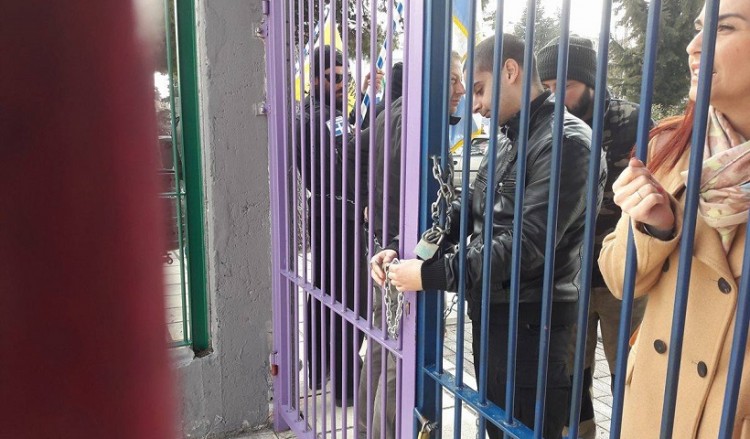 Ένταση σε σχολείο του Ωραιοκάστρου για τα προσφυγόπουλα (φωτο, βίντεο)