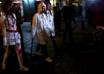 Το κέντρο της Αθήνας γέμισε... ζόμπι! (φωτο)