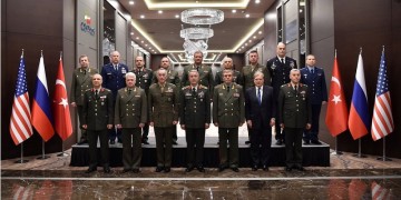 Συνάντηση στην Αττάλεια: ΗΠΑ και Ρωσία δεν πείστηκαν για το ρόλο της Τουρκίας στη Ράκκα