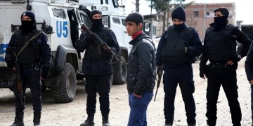 Επιχείρηση-μαμούθ κατά των Κούρδων στη νοτιοανατολική Τουρκία