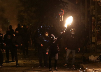 Στον εισαγγελέα εννέα άτομα για τα επεισόδια στον Φλοίσβο