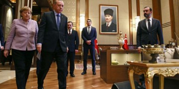 Παράπονα στη Μέρκελ από τον Ερντογάν για την Ελλάδα και άλλες χώρες