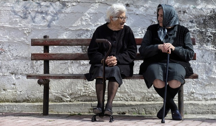 Η γήρανση του πληθυσμού στην Ελλάδα «σκοτώνει» τις συντάξεις