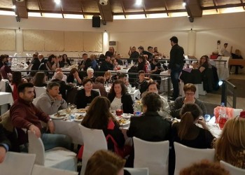 Μια συγκινητική βράβευση στον ετήσιο χορό της Ένωσης Ποντίων Φθιώτιδας (φωτο, βίντεο)