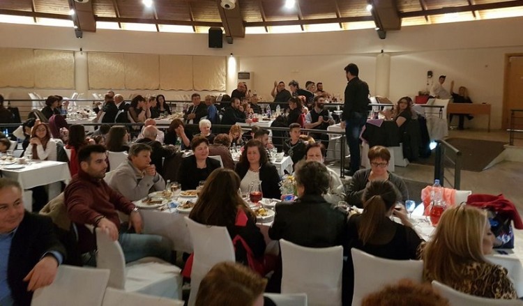 Μια συγκινητική βράβευση στον ετήσιο χορό της Ένωσης Ποντίων Φθιώτιδας (φωτο, βίντεο)