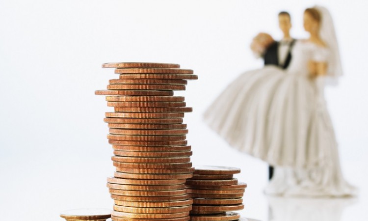 Διασώθηκαν και φέτος επίδομα γάμου και άδειες