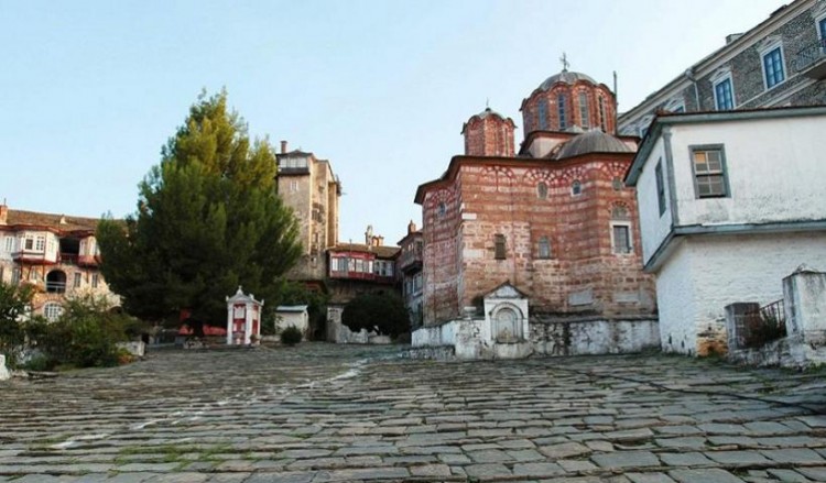 В Греции признали невиновными подсудимых по делу Ватопедского монастыря