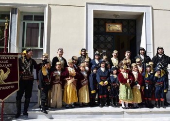 Η δωρεά της Ένωσης Ποντίων Νίκαιας-Κορυδαλλού την 25η Μαρτίου