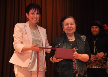 Η Αλκυόνη Παπαδάκη ένωσε τον Πόντο με την Κρήτη στο Χαϊδάρι