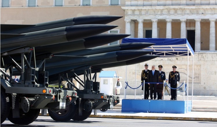 Επιβλητική η στρατιωτική παρέλαση για την επέτειο της 25ης Μαρτίου (φωτο)