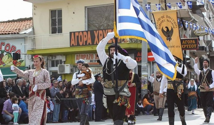 Οι Πόντιοι παρέλασαν με καμάρι την 25η Μαρτίου (φωτο)