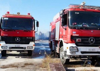 Πυρκαγιά σε συνεργείο στην Αγία Παρασκευή – Επεκτάθηκε σε διαμέρισμα