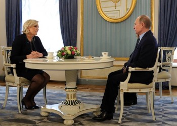Αιφνιδιαστικά στη Μόσχα η Λεπέν – Συναντήθηκε με τον Πούτιν