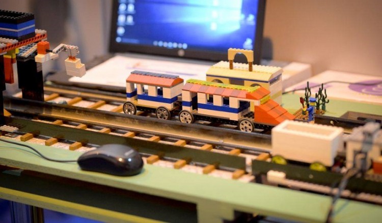 Εντυπωσιακές κατασκευές από Ελληνόπουλα σε διαγωνισμό ρομποτικής