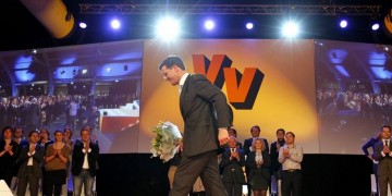Νίκη Ρούτε δίνουν τα exit polls στην Ολλανδία