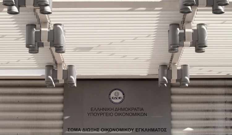 Κύκλωμα που διακινούσε ποτά «μπόμπες» εξάρθρωσε το ΣΔΟΕ