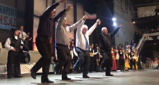 Парни ...с седыми волосами учат танцевать древнегреческую Серру (видео)