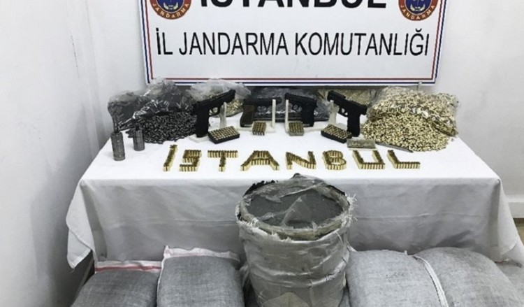 Πάνω από 200.000 παράνομες σφαίρες κατασχέθηκαν σε εργοστάσιο για βίδες στην Κωνσταντινούπολη