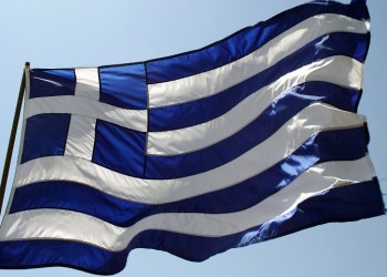 Έκαψαν ελληνικές σημαίες στην Πάτρα